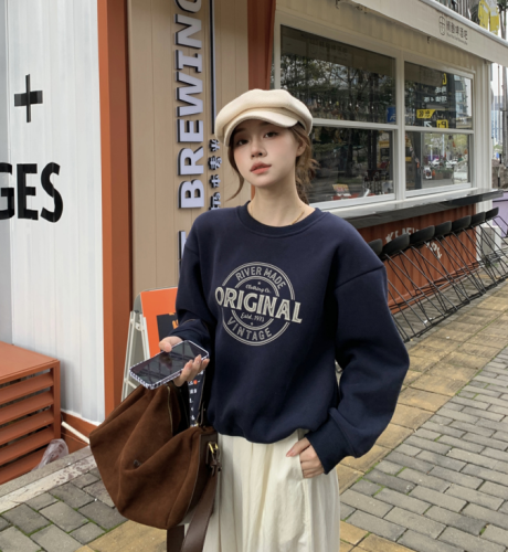 Real shot!  Korean style round neck letter printed velvet sweatshirt, lazy, casual, loose and versatile pullover top for women