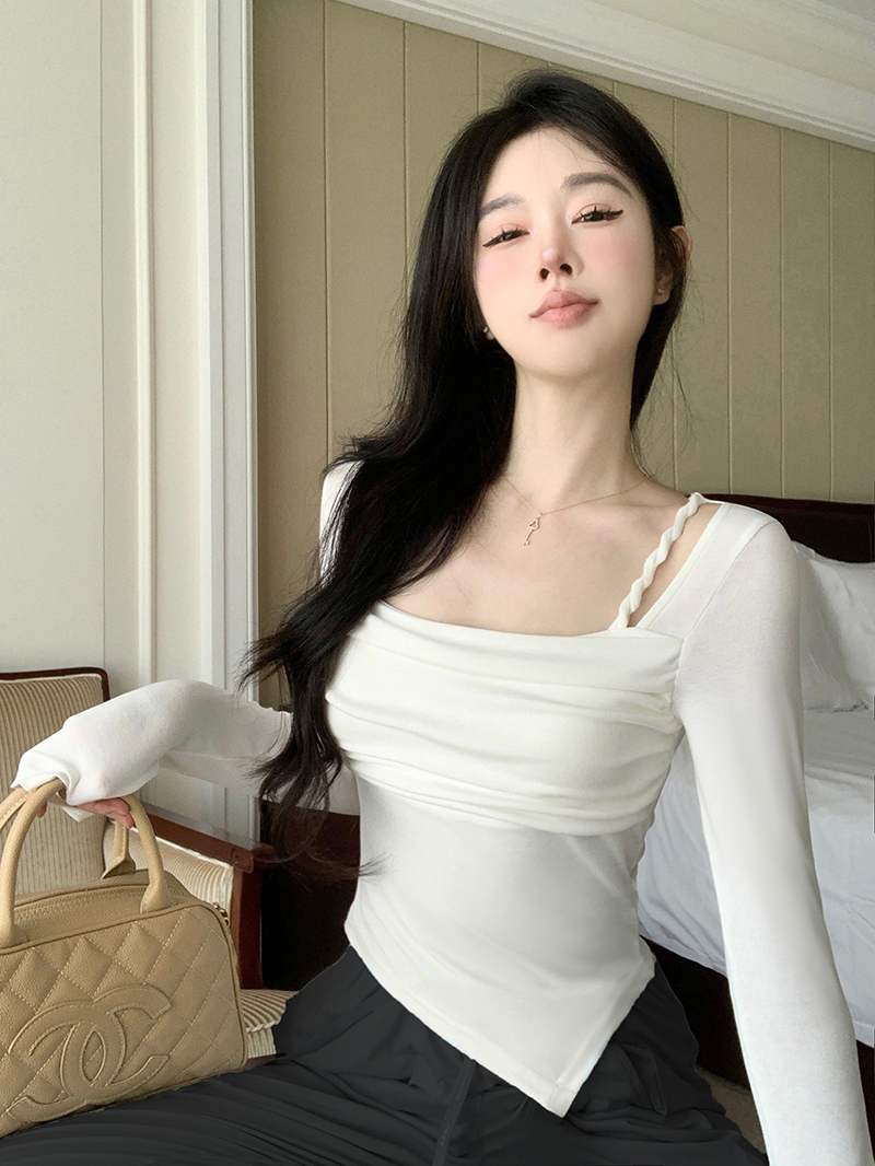 Real shot of long-sleeved T-shirt for women, slim twist design, versatile irregular slim fit hot girl top