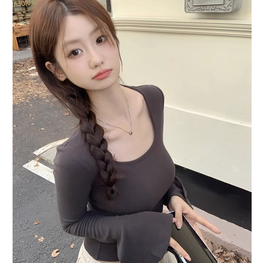 Bell sleeve bottoming T-shirt for women in autumn Korean version 2023 new low U-neck slim fit design long-sleeved top