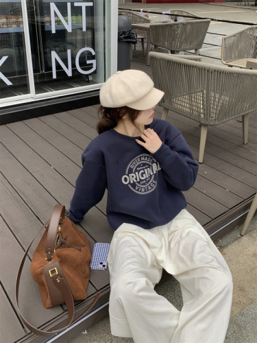 Real shot!  Korean style round neck letter printed velvet sweatshirt, lazy, casual, loose and versatile pullover top for women