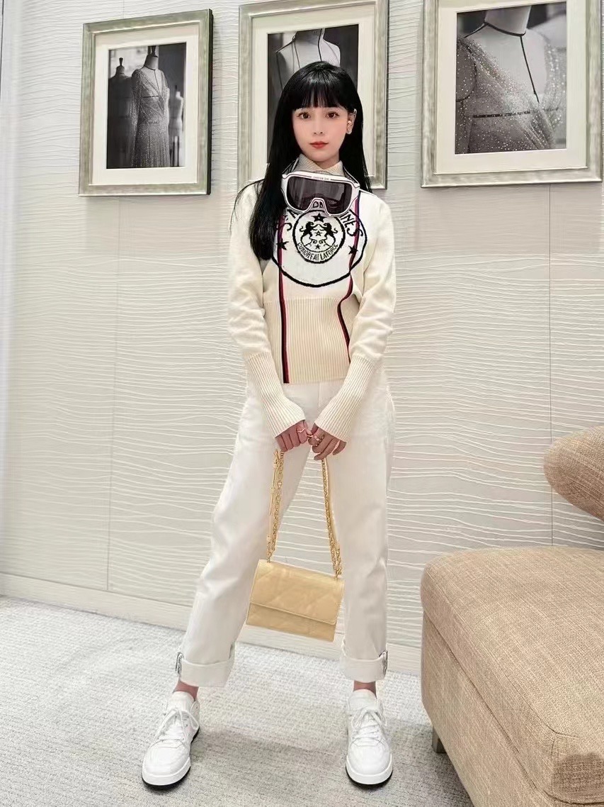 Long-sleeved top 23 autumn and winter new style classic contrasting jacquard slim fit versatile sports casual knitted sweater for women