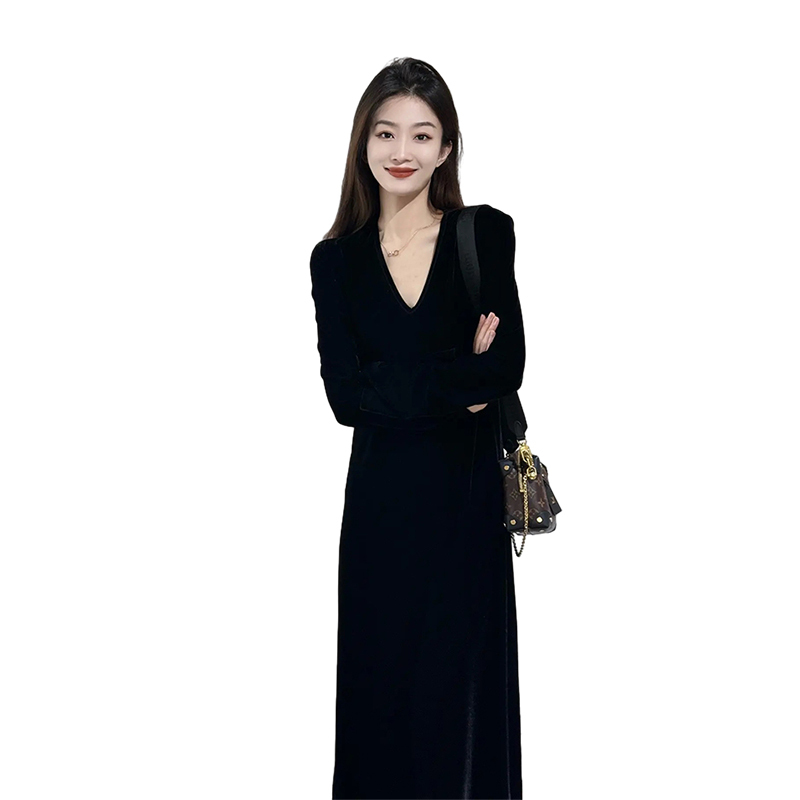 Black high-end texture v-neck dress for women's autumn new 2023 French autumn and winter long skirt bottoming inner wear