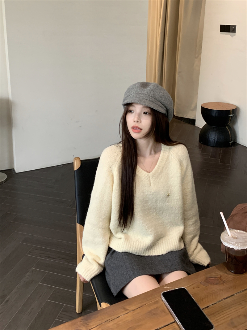 實拍  軟糯慵懶v領純色百搭毛衣