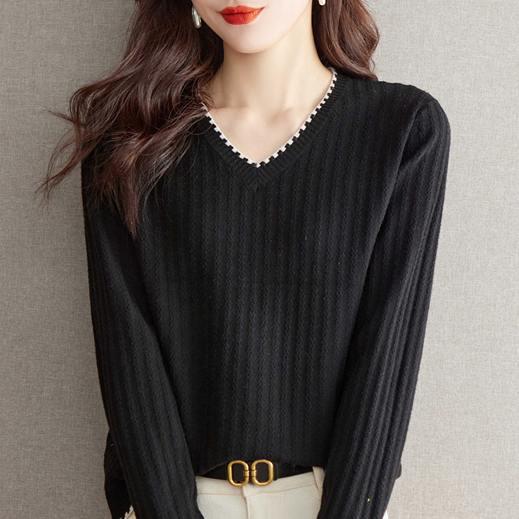 Autumn long-sleeved T-shirt women's bottoming shirt 2023 new fashion style age-reducing loose top v-neck sweater with sweater inside