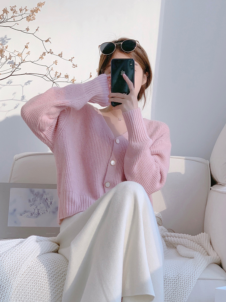 Pink V-neck knitted cardigan for women, short style, autumn and winter gentle style, loose lazy sweater jacket, breath-taking top