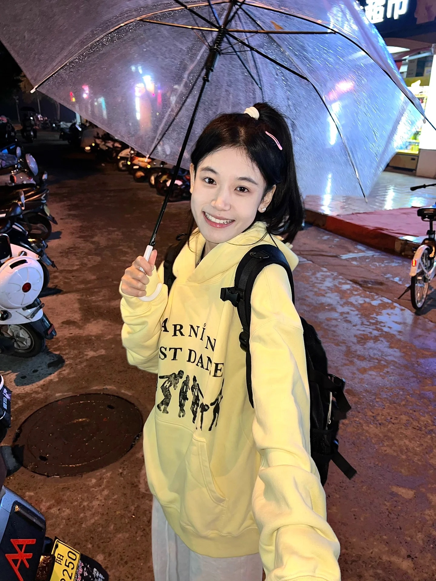American hiphop hooded velvet sweatshirt for women autumn and winter new portrait print milk yellow lazy style top jacket