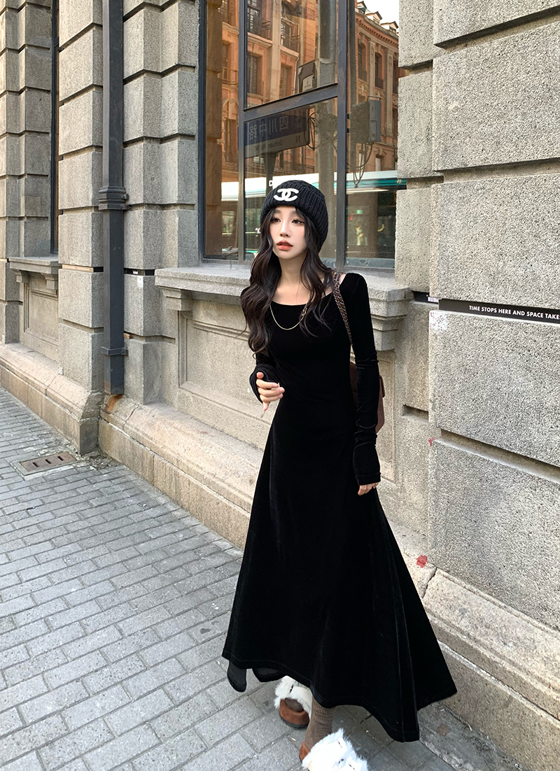 Real shot of autumn and winter bottoming black velvet irregular long-sleeved dress with strappy long skirt for women design