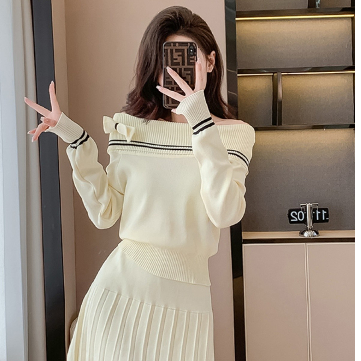 Temperament contrasting one-shoulder sweater women's autumn retro hottie bow design slimming long sleeves