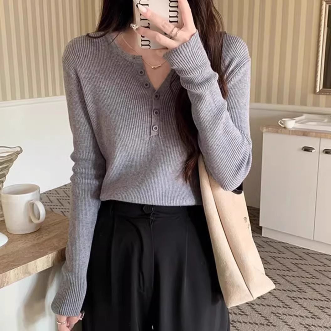 2023 new autumn and winter design fashionable inner layering shirt top V-neck sweater sweater women's long-sleeved imitation cotton