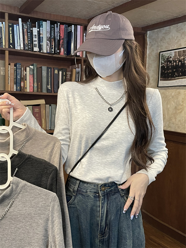 Real shot of half-turtleneck bottoming shirt, feminine style, autumn and winter long-sleeved knitted sweater, slim sweater