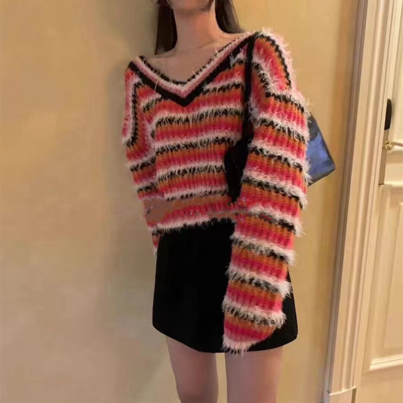 South Korea's Dongdaemun 2023 winter women's new contrast striped V-neck pullover loose long-sleeved sweater sweater