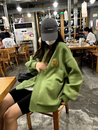 Official picture of green embroidered jacket for women in autumn and winter thickened zipper cardigan top loose and versatile baseball uniform