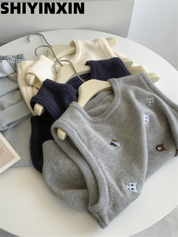 北極絨小貓刺繡學院風針織馬甲女灰色秋寬鬆百搭坎肩上衣背心女