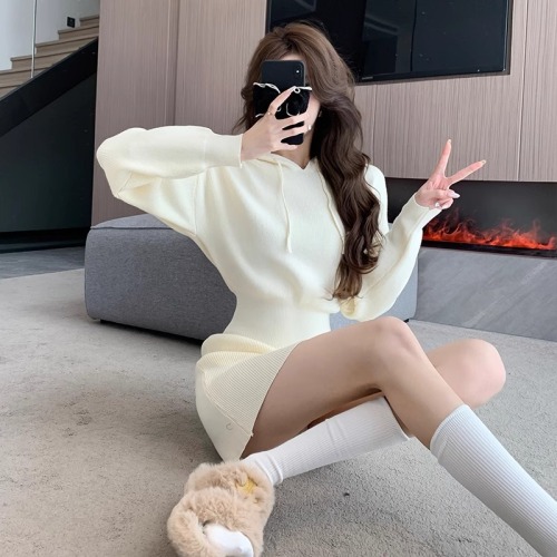 High-end temperament, waist-cinching hooded sweatshirt, knitted dress, bottoming sweater skirt, autumn and winter, pure lust for hot girls