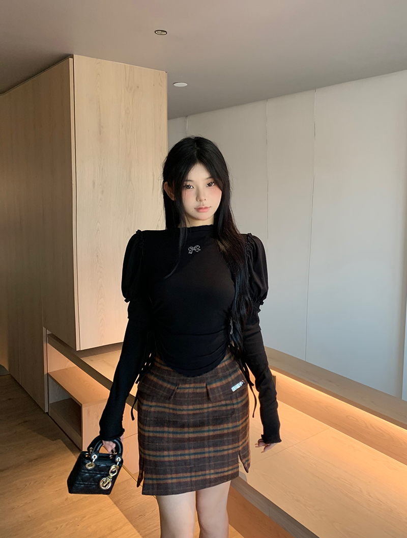 Real shot of bow-knot perm top, elastic drawstring knitted bottoming shirt, woolen skirt, plaid skirt