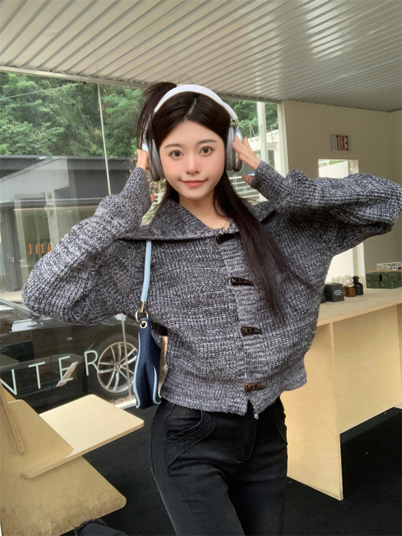 Actual shot of new winter style lazy style lapel sweater sweater coat horn button sweater cardigan for women
