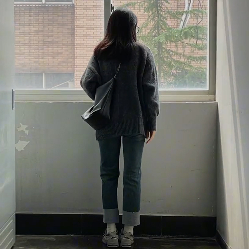 Japanese retro lazy style gray sweater jacket for women autumn and winter 2023 new loose outer wear knitted cardigan top