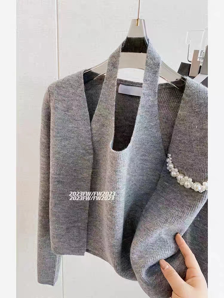 Early autumn 2023 new women's Korean style lazy style fake two-piece gray small fragrance style halter neck knitted cardigan jacket