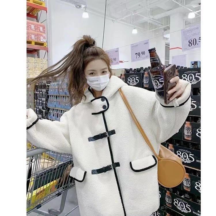 連帽羊羔毛外套冬季新款大碼女裝韓版寬鬆皮扣保暖白色設計感大衣