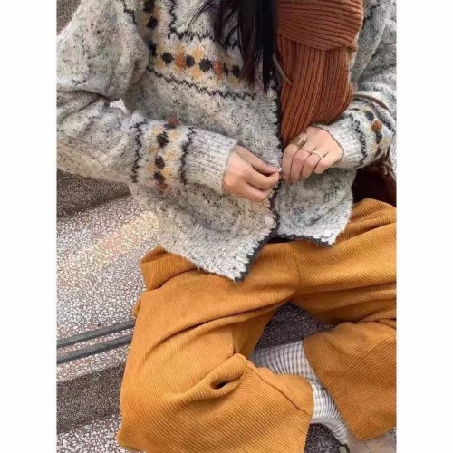 High-end and super good-looking sweater for women in autumn and winter, embroidered top, lazy style, soft and waxy coat, gray knitted cardigan to wear outside