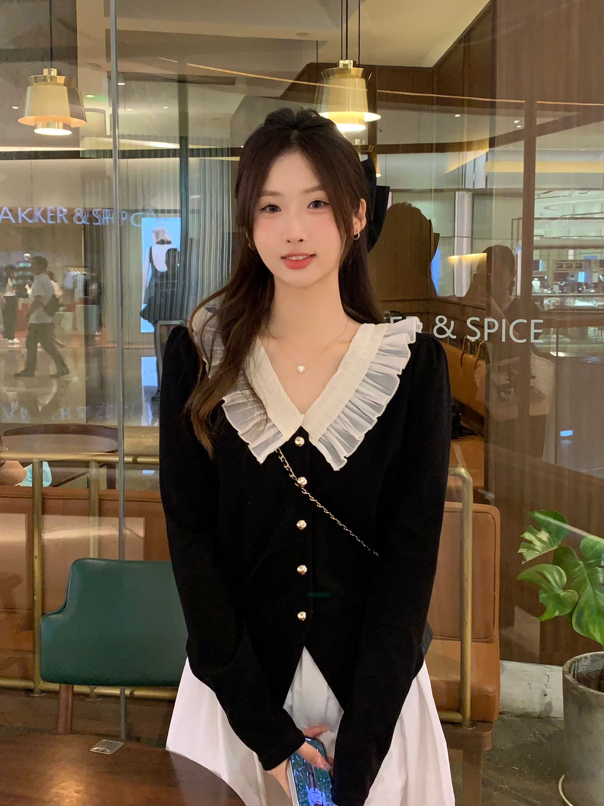 實拍~法式溫柔V領拼接木耳邊單排扣顯瘦上衣
