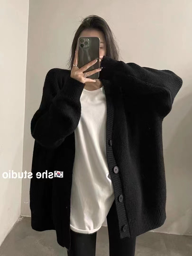 Korean style black knitted sweater cardigan coat for women gentle lazy style autumn and winter new 2023 soft waxy v-neck top