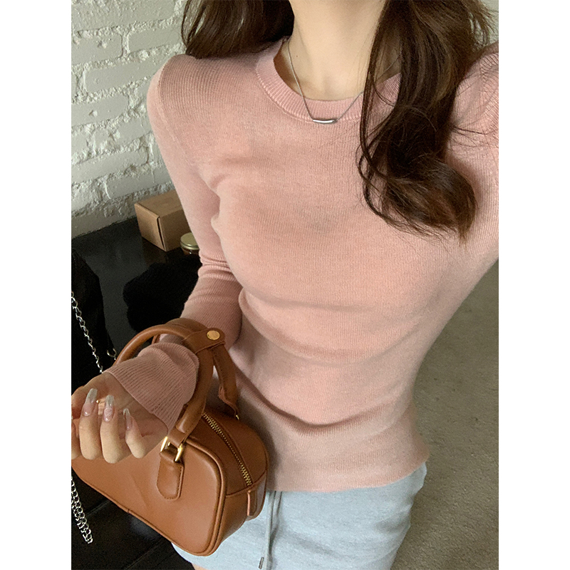 Real shot of solid color knitted sweater bottoming shirt for women in autumn and winter new soft and waxy slim round neck pullover long-sleeved top
