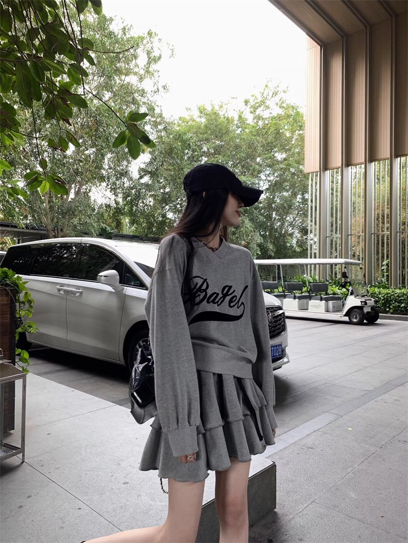 Spring and autumn large size sweatshirt skirt suit for women, fashionable, age-reducing, belly-covering, slimming two-piece set for fat mm 200 pounds 300