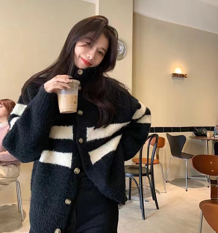 2023 autumn and winter versatile wool thickened striped turtleneck sweater for women loose slimming soft waxy cardigan coat for women