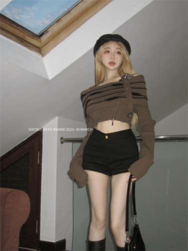 Real shot of one-shoulder halter neck short knitted top sexy hot girl long-sleeved bottoming shirt slim sweater for women