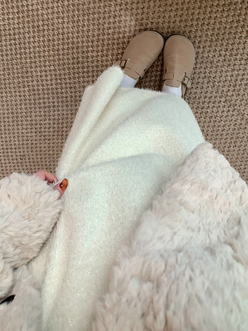 Actual shot of the new high-end atmosphere versatile plush high-waisted long skirt