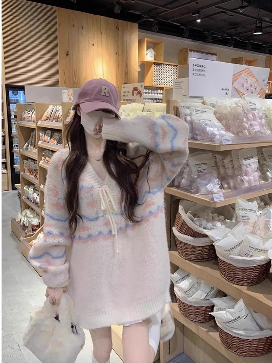 Han Qiudong's new Kundongdaemun V-neck striped bow sweater is loose and lazy, warm and soft, waxy pullover coat