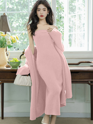 Real shot of Hong Kong style retro hip-hugging slit tube top knitted skirt thickened mid-length knitted cardigan