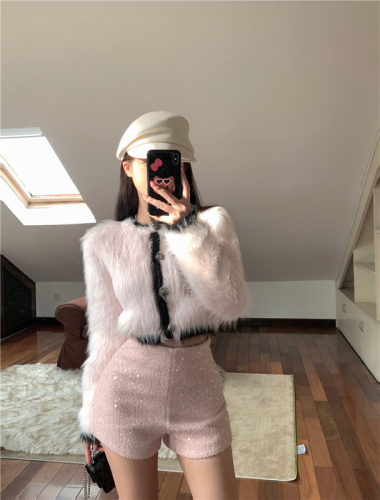 Real shot of autumn and winter Xiaoxiang contrasting color fur coat thickened knitted top high waist slimming sequin A shorts
