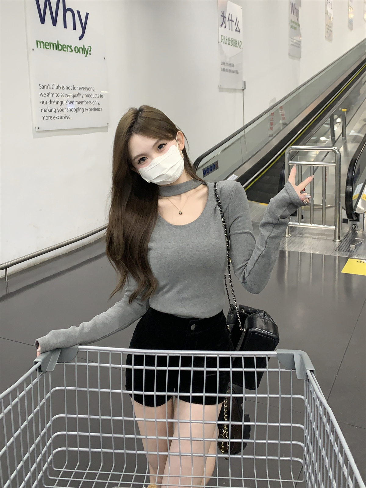 Actual shot of autumn and winter Korean style slim-fit pure desire hollow halter neck design German velvet inner long-sleeved T-shirt women's top