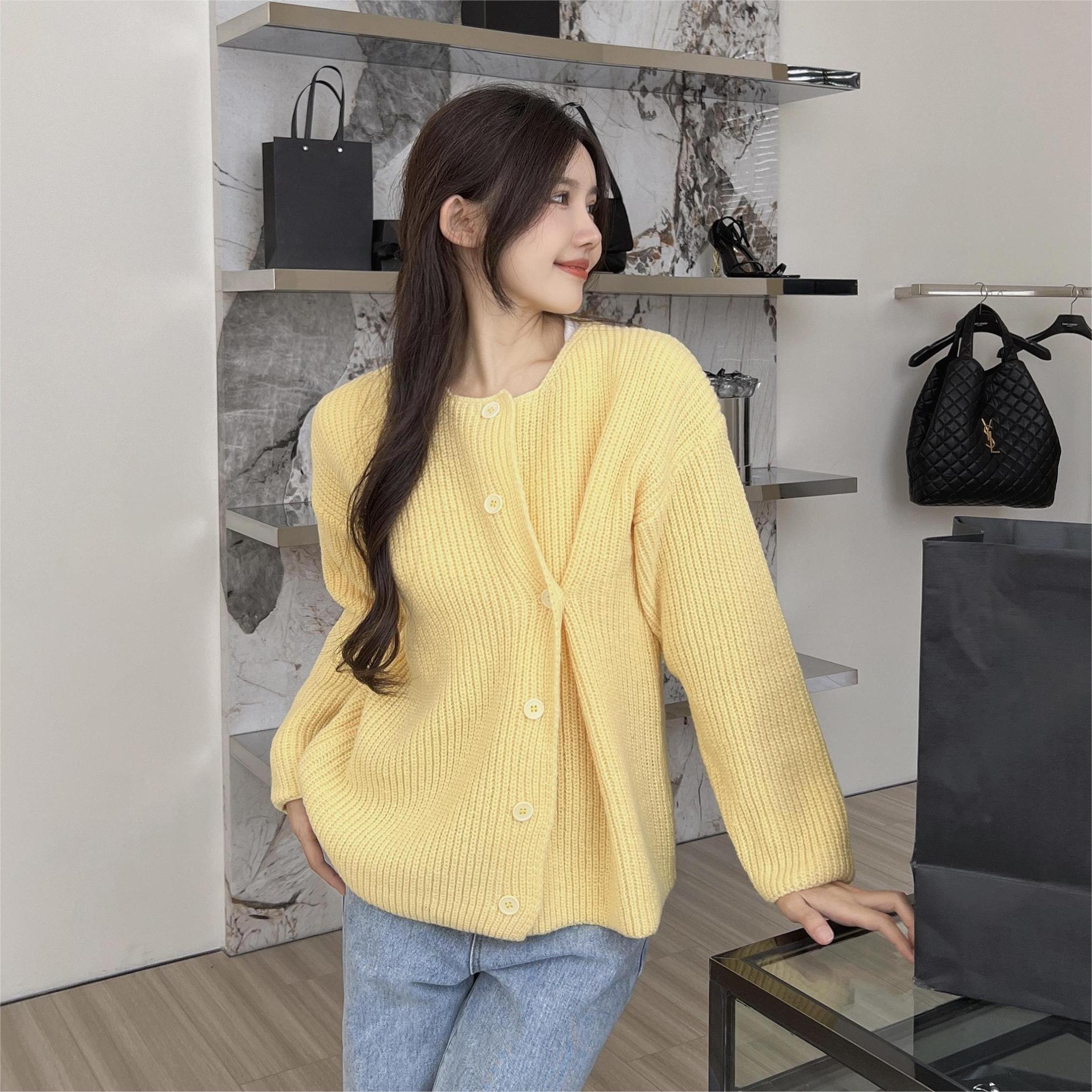 Real shot of plus size fat mm winter gentle lazy style thickened knitted cardigan loose design simple yellow sweater