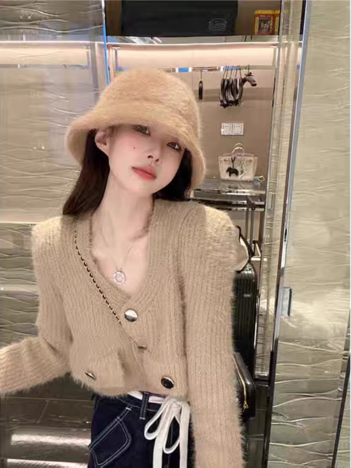 2023 new autumn and winter pure lust style V-neck mink velvet sweater jacket women's short design niche knitted cardigan