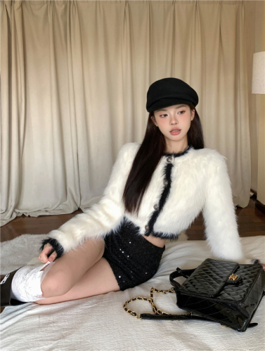 Real shot of autumn and winter Xiaoxiang contrasting color fur coat thickened knitted top high waist slimming sequin A shorts