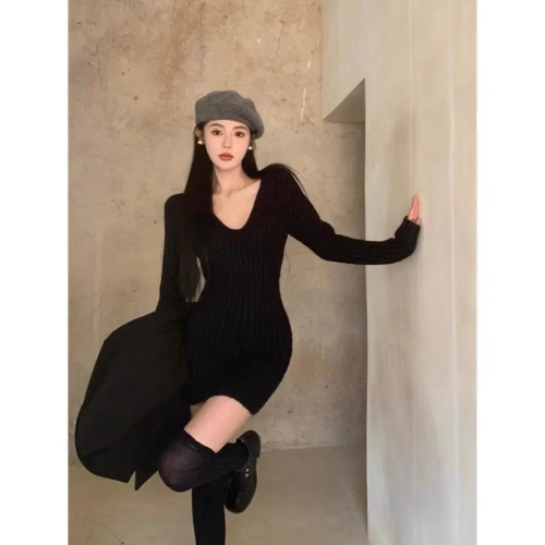 Winter gentle and feminine knitted sweater dress with high waist and slim V-neck long sleeve hip-covering bottoming dress