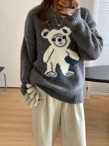 Autumn and winter women's fashion age-reducing contrasting color cartoon bear sweater casual loose round neck pullover long-sleeved knitted top