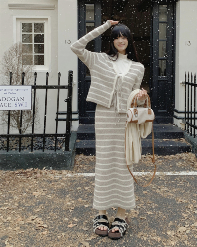 Actual shot Autumn and winter~Fashionable striped small fragrant cardigan jacket for women slit skirt knitted suit