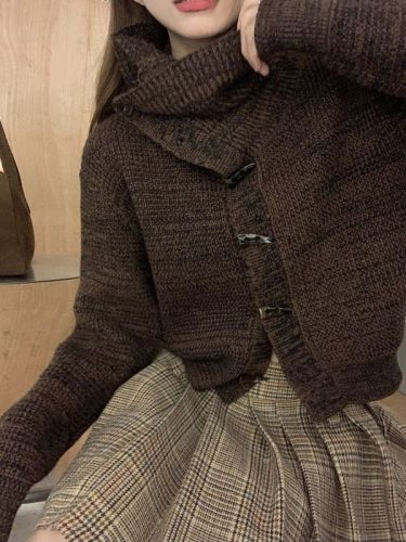Real shot of three-label gradient large lapel thickened twist horn button winter loose sweater jacket