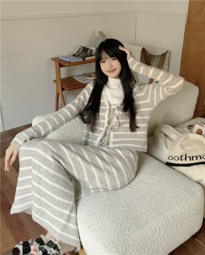 Actual shot Autumn and winter~Fashionable striped small fragrant cardigan jacket for women slit skirt knitted suit