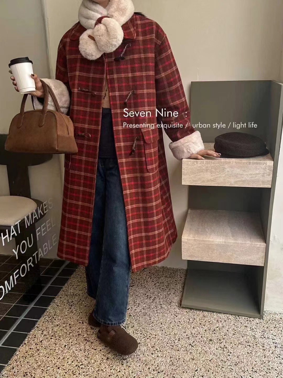 2023 winter new plaid woolen coat for women, rabbit fur lining, advanced thickening and velvet retro coat with scarf