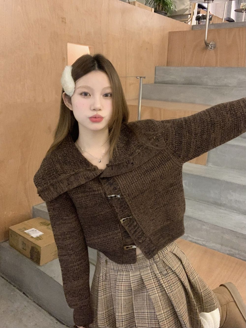 Real shot of three-label gradient large lapel thickened twist horn button winter loose sweater jacket