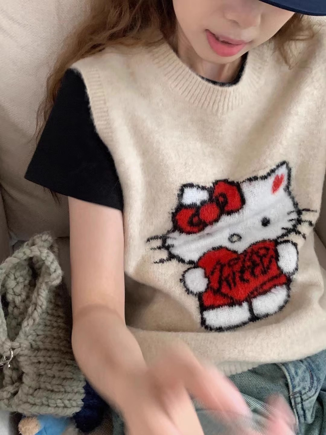 Korea Dongdaemun 2023 Autumn Women's Hello Kitty Cat Pattern Soft Knitted Sweater Vest