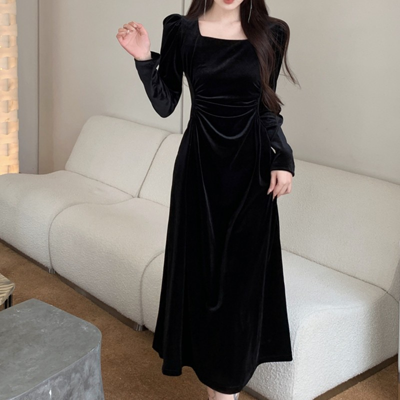 赫本風金絲絨黑色方領連衣裙女秋法式名媛長袖禮服裙褶皺收腰長裙
