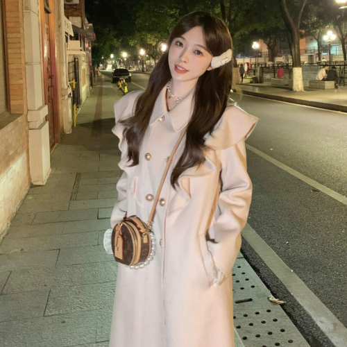 The Korean drama heroine wears a new coat in winter, a medium-length, gentle and high-end woolen coat for women