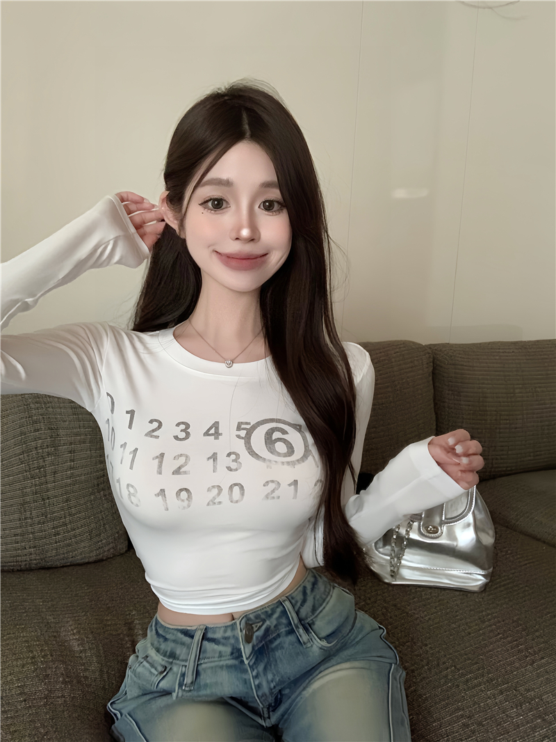 實拍~數字印花長袖T恤2023新款ins超火辣妹修身顯瘦內搭上衣