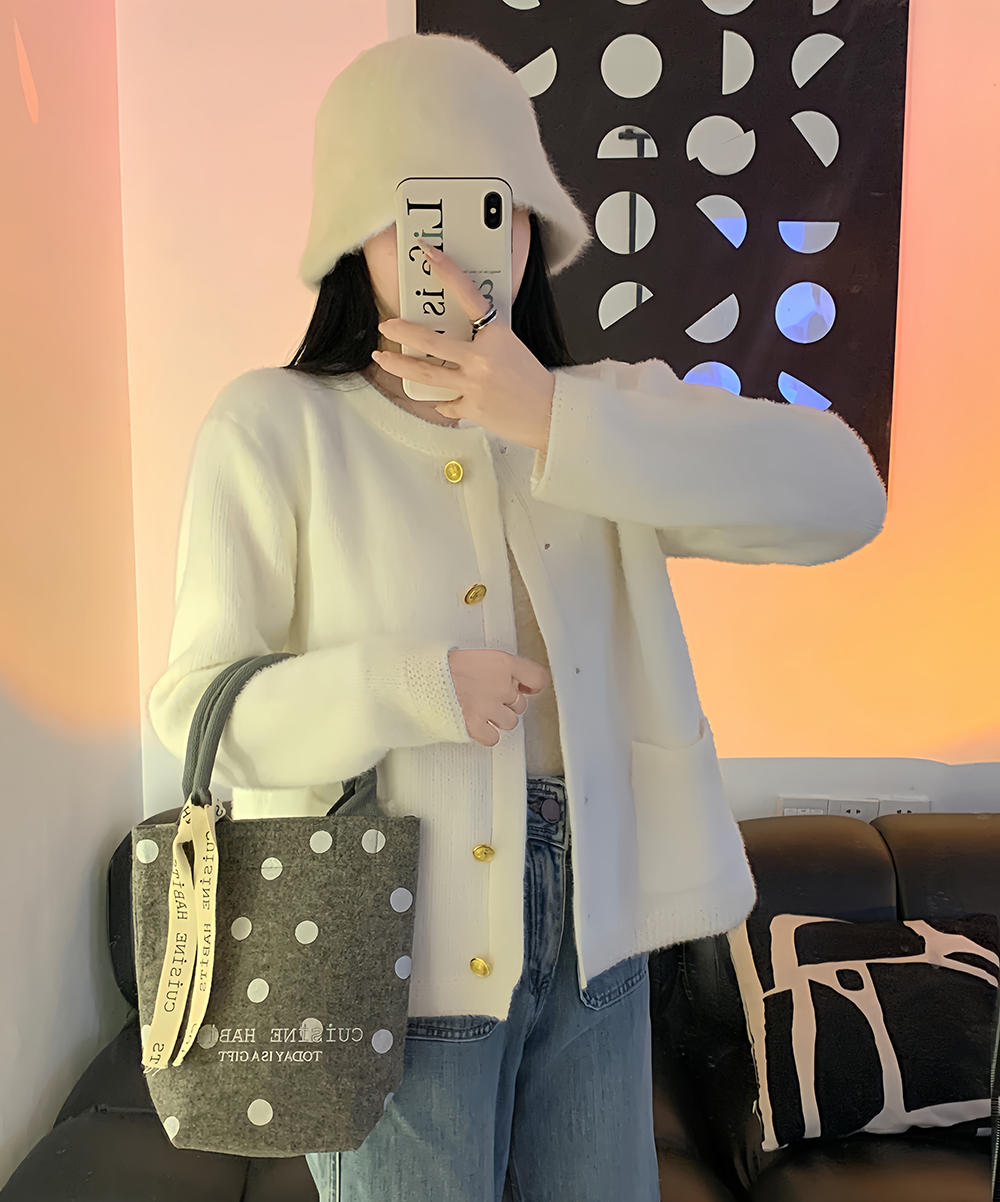 實拍~白色小香風短款外套女秋高級感溫柔風外搭針織毛衣開衫